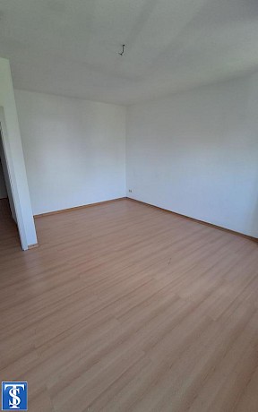 Westend 2 Zimmer Dachgeschosswohnung mit EBK und Balkon schnell sein! - Photo 1