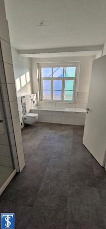 Helle 4 Zimmer Wohnung in Reusa mit Balkon und großem Bad im 1.OG frei ab 01.07.2026 - Photo 3