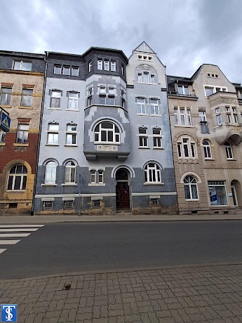 Großzügiges Wohnen über den Dächern von Adorf – Charmante 4-Raum-Dachgeschosswohnung mit Einbauküche - Photo 5