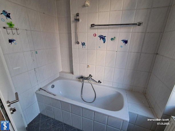 Helle 3 Zimmer Wohnung mit viel Tageslicht im 1.OG neu renoviert - Foto 2